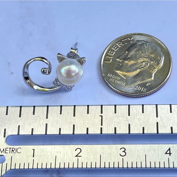 NEW 925S Silver Real 6mm Cultured Freshwater Pearl Cat Shape Stud Earrings - Picture 6 of 8